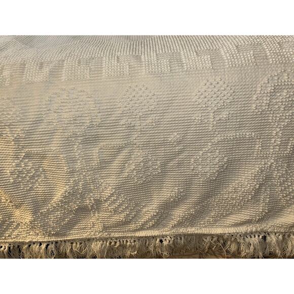 Bates George Washington Queen Choice Hobnail Bedspread White Fringed 92”x112” - Picture 5 of 7